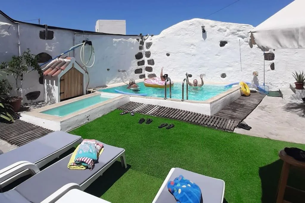 Casa com 2 quartos — PRECIOSA CASA EMBLEMATATICA, PISCINA,WIFI