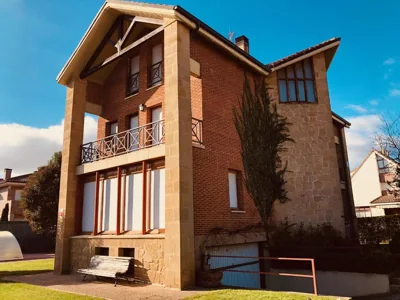 Preciosa casa independiente con piscina cubierta y gran jardín privados — foto 7
