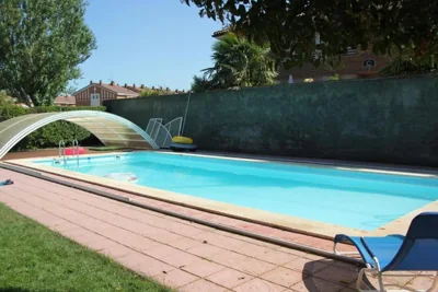 Preciosa casa independiente con piscina cubierta y gran jardín privados — foto 12