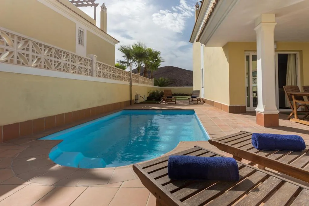 Villa de 3 dormitorios — Preciosa Villa Con Piscina Privada - Villa MaPo
