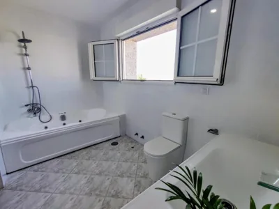 Preciosa villa para grupos grandes con piscina y BBQ — foto 3