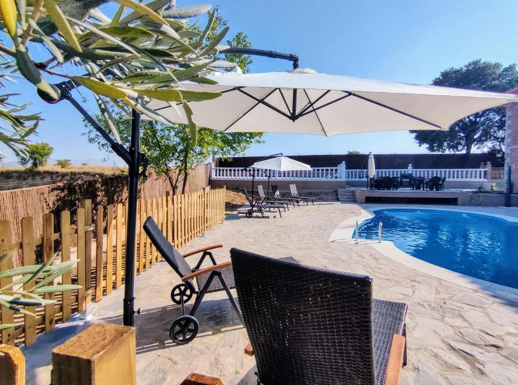 Villa — Preciosa villa para grupos grandes con piscina y BBQ