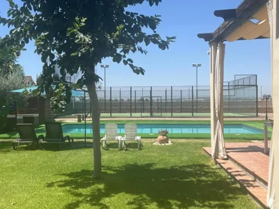 Precioso chalet con piscina y pista de padel — 写真 10