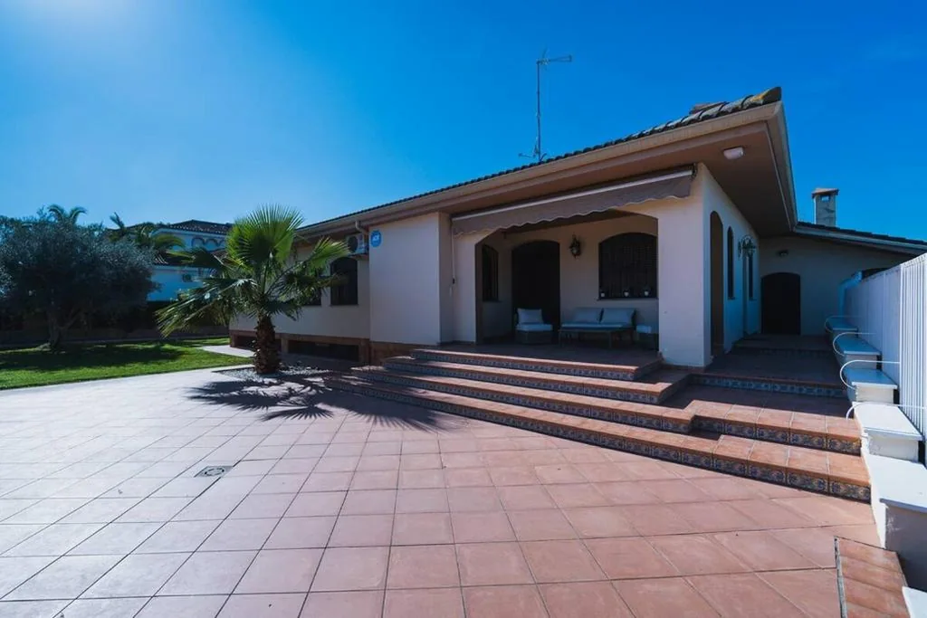 ヴィラ — Precioso chalet con piscina y pista de padel