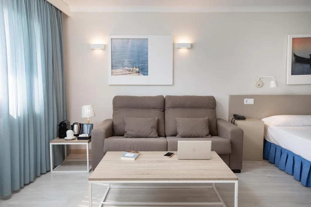 Habitación Familiar con vistas al mar (2 adultos + 2 niños) — Prestige Mar y Sol