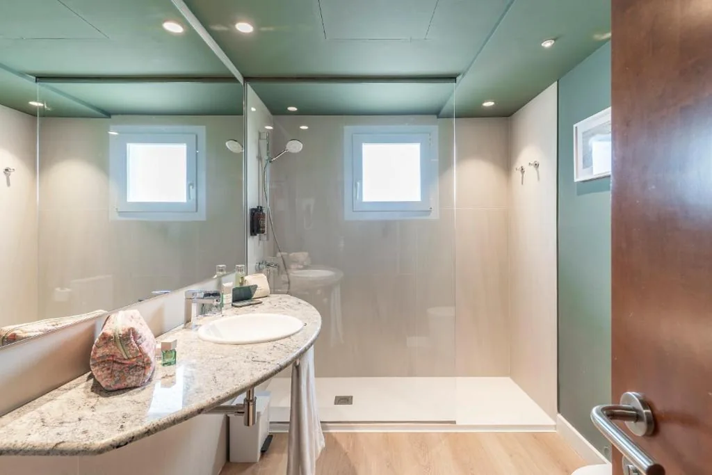 Camera Doppia Superior con divano letto (2 adulti + 1 bambino) — Prestige Victoria
