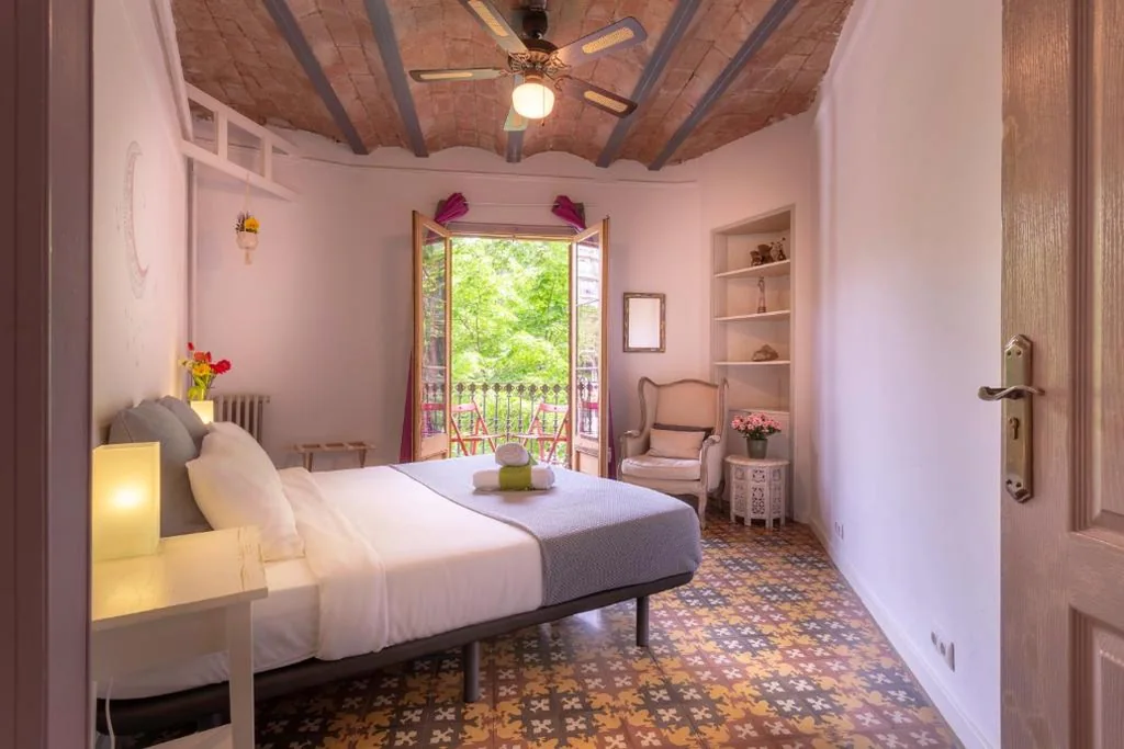Camera doppia con bagno in comune — Primavera Hostel