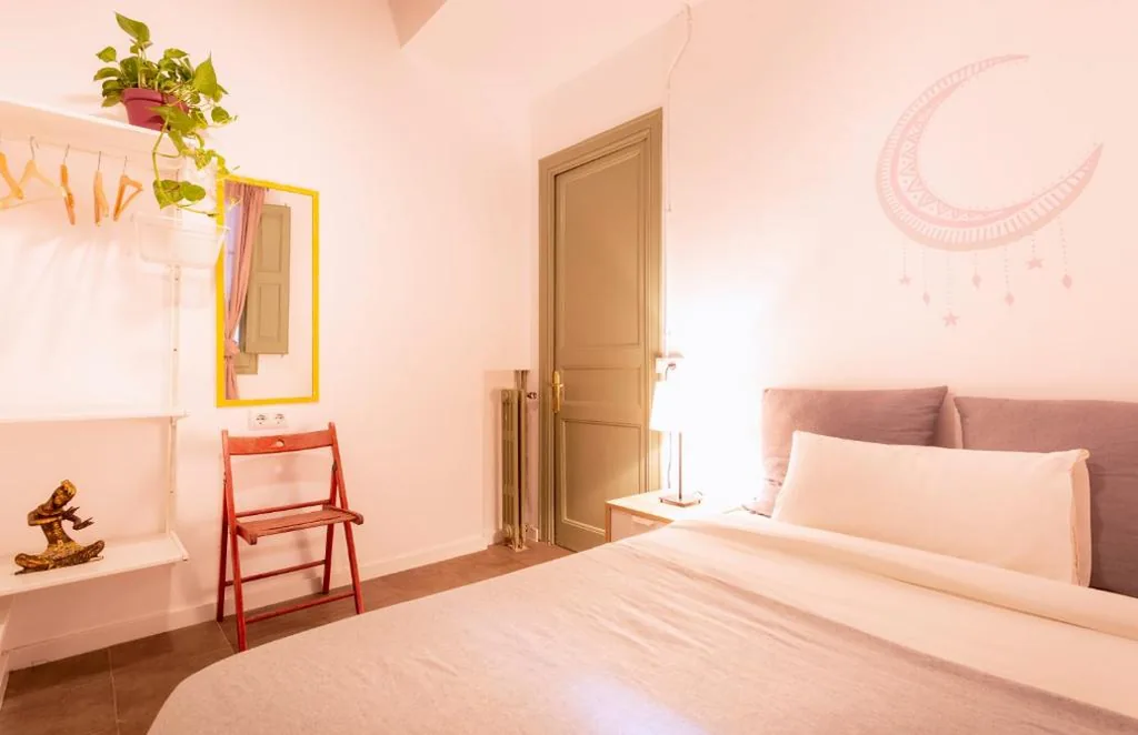 Camera singola con bagno in comune — Primavera Hostel