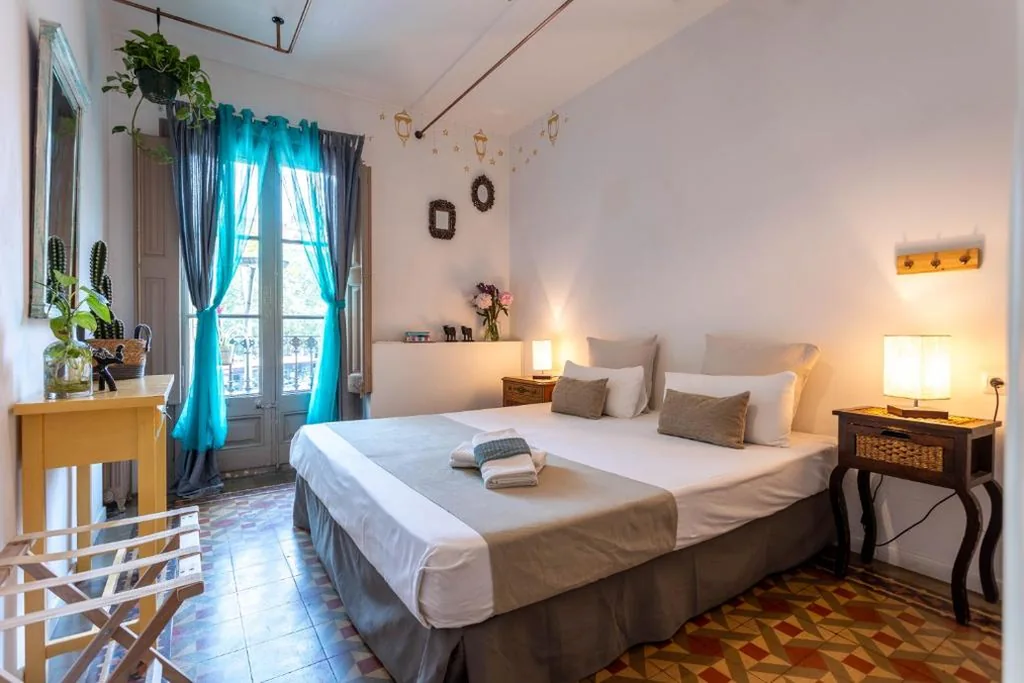 Camera tripla con bagno in comune — Primavera Hostel