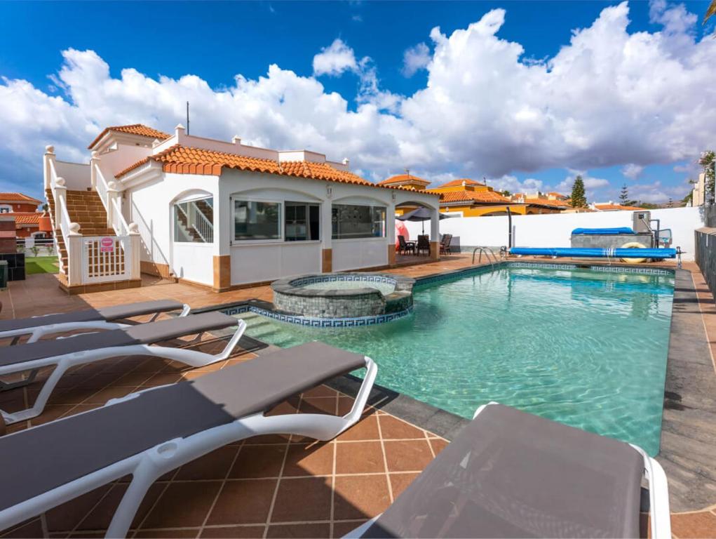 PRIMERA LUXURY HOUSE