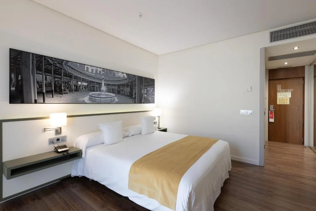 Habitación con vistas a la piscina - 1 cama grande — Primus Valencia