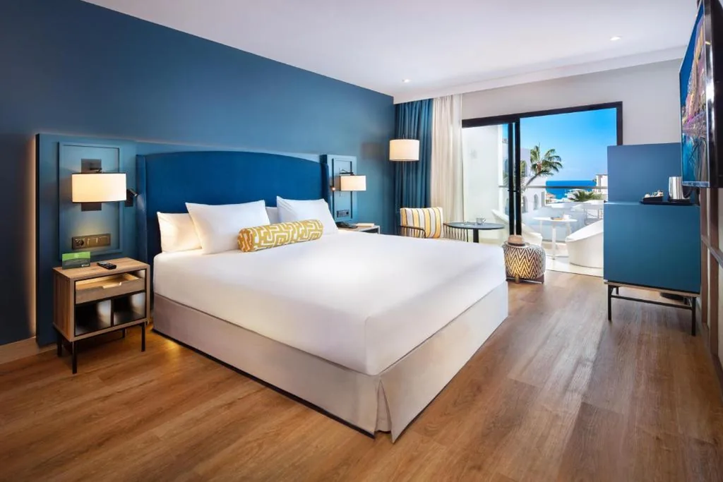 Habitación Estándar con vistas a la piscina — Princess Inspire Tenerife - Adults Only