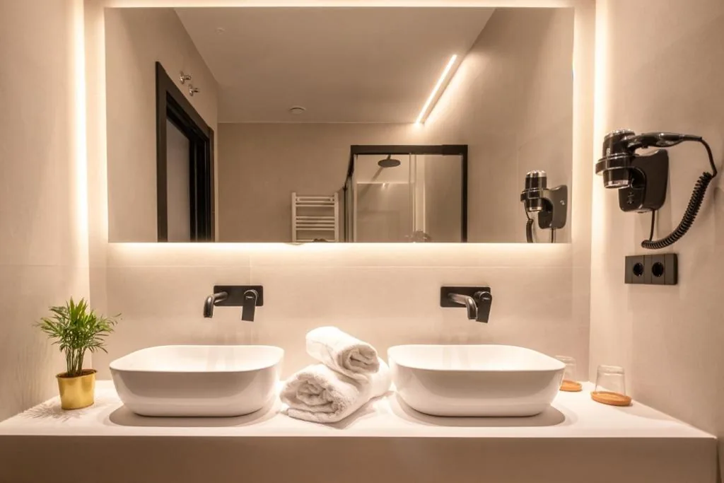 带阳台三人间 — Príncipe de Vergara Rooms