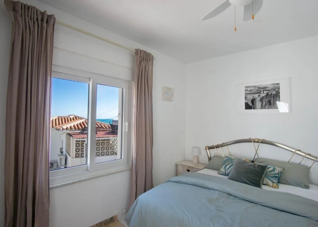 Private Beach Villa for 6 with Seaview, Pool & big Sun Terrace