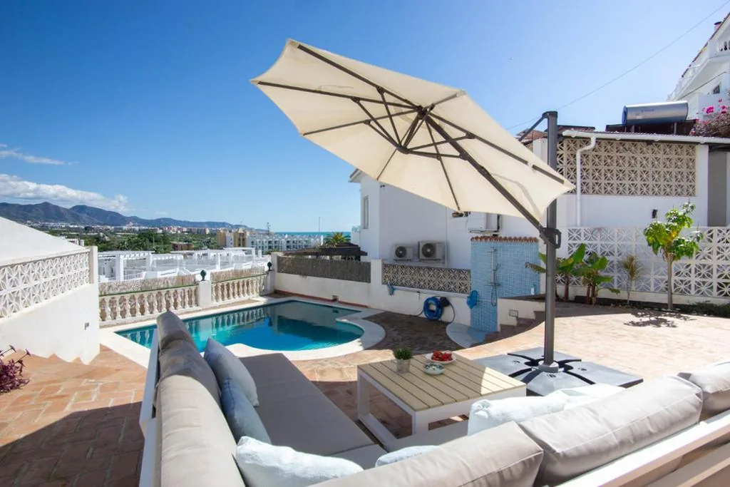 Villa de 3 dormitorios — Private Beach Villa for 6 with Seaview, Pool & big Sun Terrace