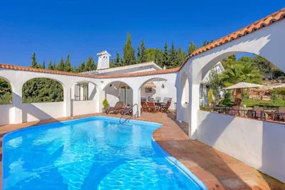 Private Heated Pool, Jacuzzi & 1225m2 garden in Villa Cipreses — Foto 4