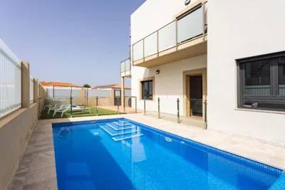 Private Luxury Villa with Pool near Golf Course & Marina — 照片 8
