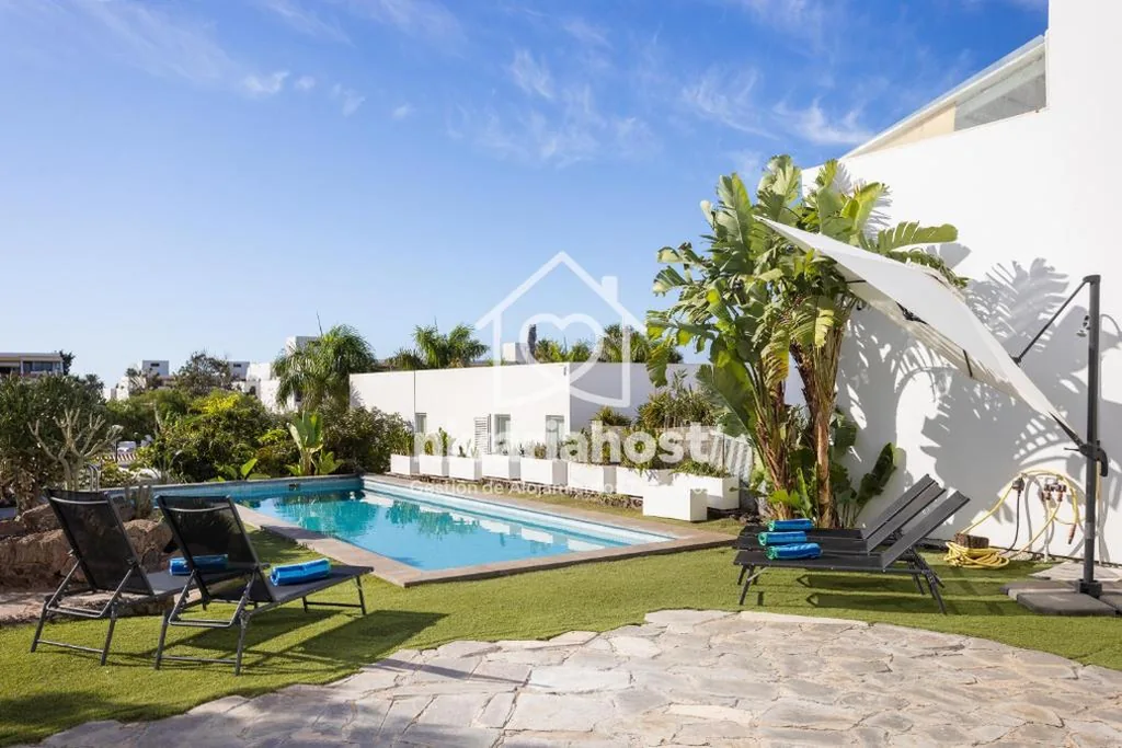 Private Pool Villa, Bellavista by Nivariahost
