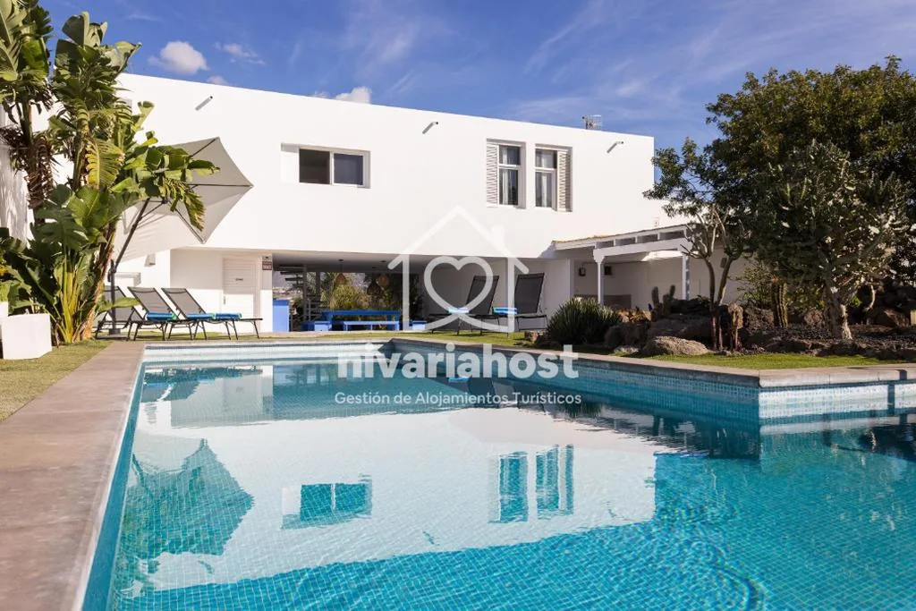 Villa — Private Pool Villa, Bellavista by Nivariahost