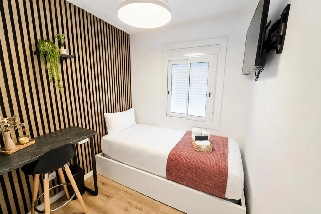 Einzelzimmer — Private Rooms Easy Access to Airport & City Center