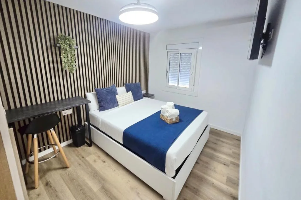 Private Rooms Easy Access to Airport & City Center