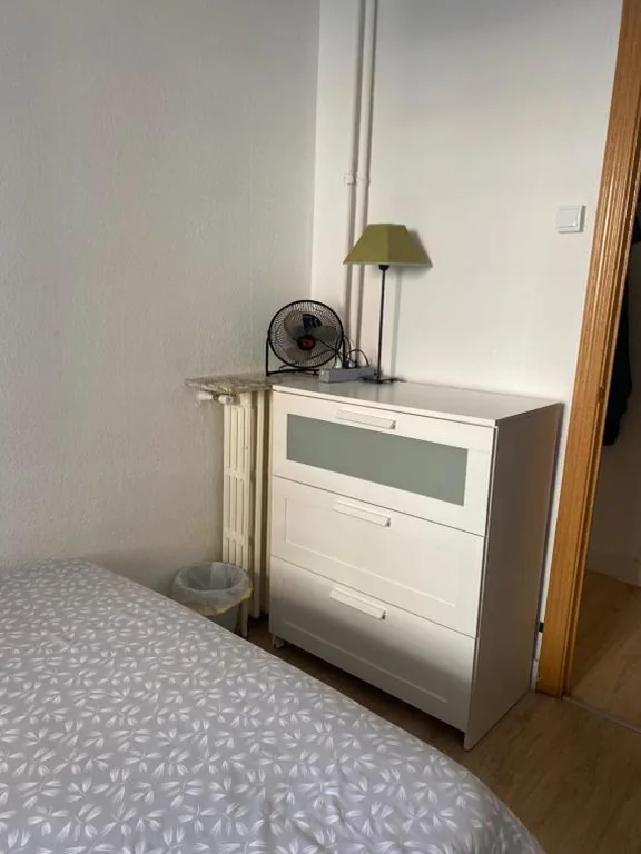 Habitación Doble con baño compartido — Private Rooms Madrid El Retiro
