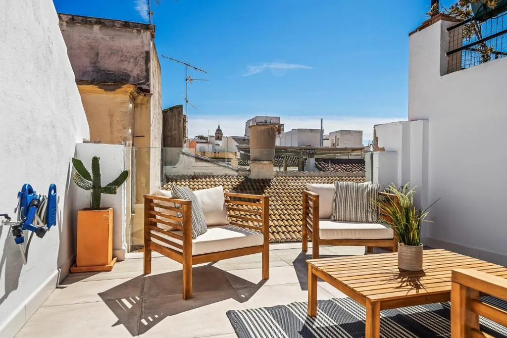 Private Sunny rooftop house in Malaga old town, walk everywhere