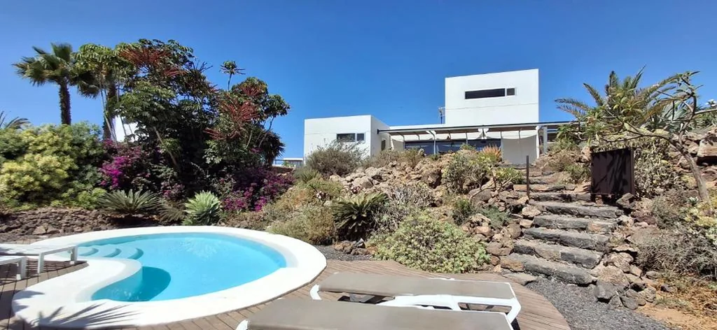 Villa de 3 dormitorios — Private villa with pool in Lajares