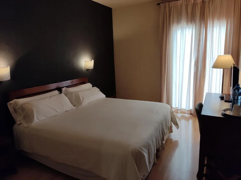 Quarto com cama de casal grande — Puerta De España