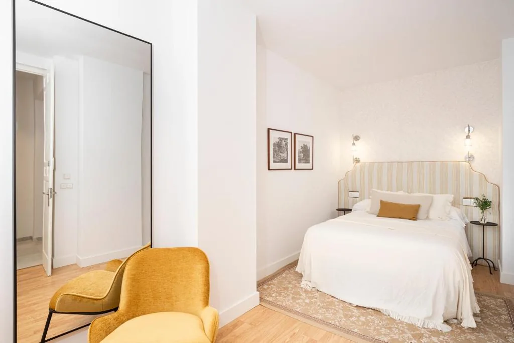 Habitación Doble con baño privado externo — PUERTA de la AXARQUIA HOTEL BOUTIQUE