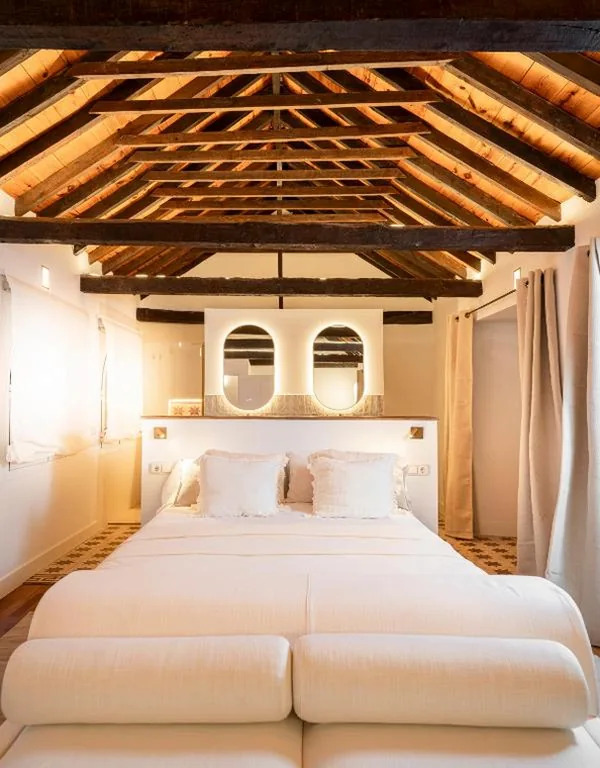 Suite con balcón — PUERTA de la AXARQUIA HOTEL BOUTIQUE
