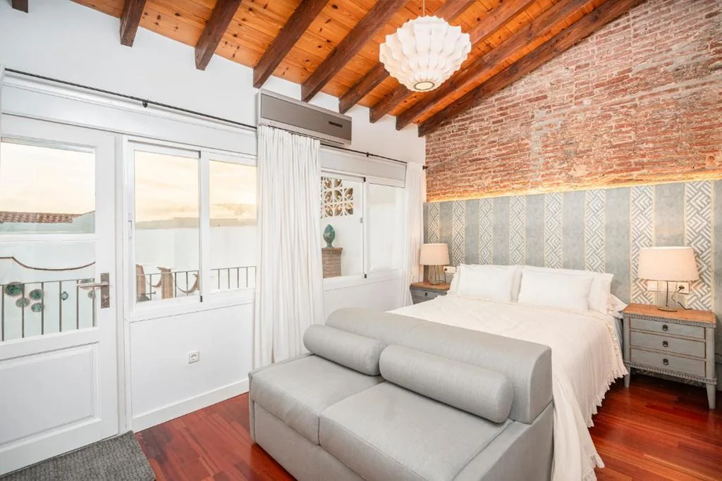 Suite Junior con terraza — PUERTA de la AXARQUIA HOTEL BOUTIQUE