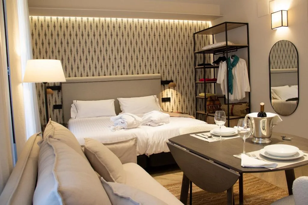 Estudio Deluxe — Puerta de la Ribera Suites