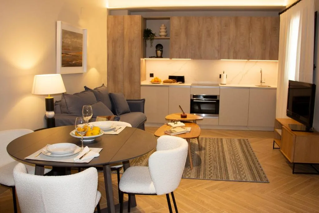 Estudio Estándar — Puerta de la Ribera Suites