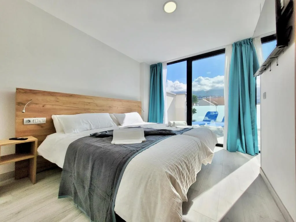 Quarto Duplo Premium com Terraço e Vistas para a Montanha — Puerto Azul