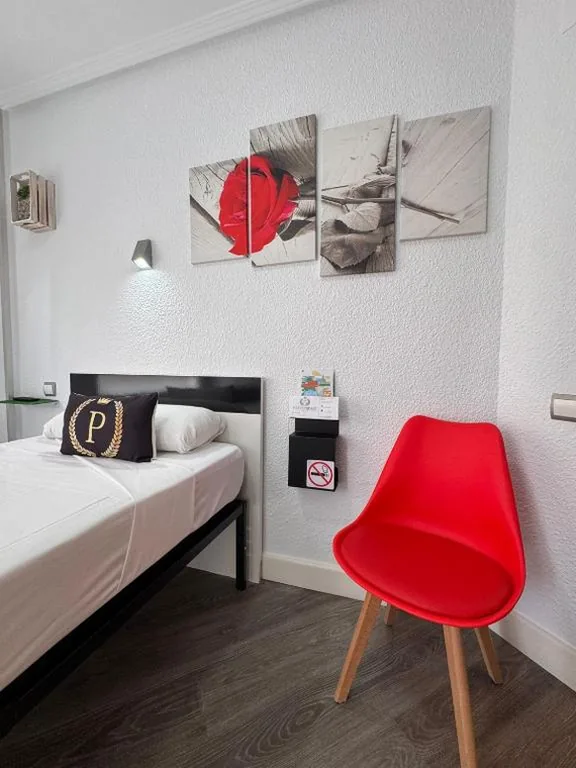 Camera singola con bagno privato — Puerto Principe PENSIÓN