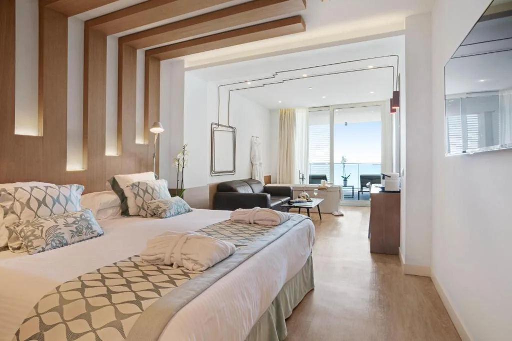 Junior Suite met uitzicht op zee — Pure Salt Garonda - Adults Only