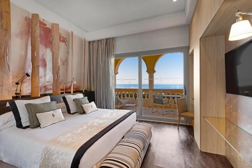 Camera Matrimoniale Deluxe con vista sul mare - 1 o 2 letti — Pure Salt Port Adriano - Adults Only