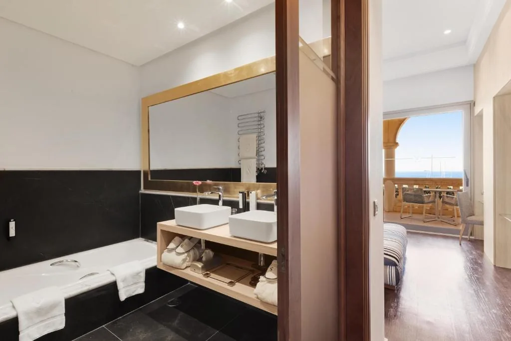 Camera Matrimoniale Superior con vista sul mare — Pure Salt Port Adriano - Adults Only