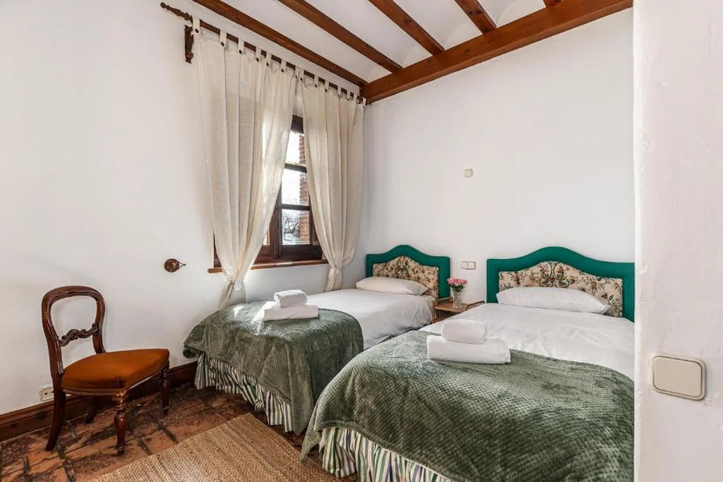 Habitación Cuádruple con baño privado — Queens hotel Toledo