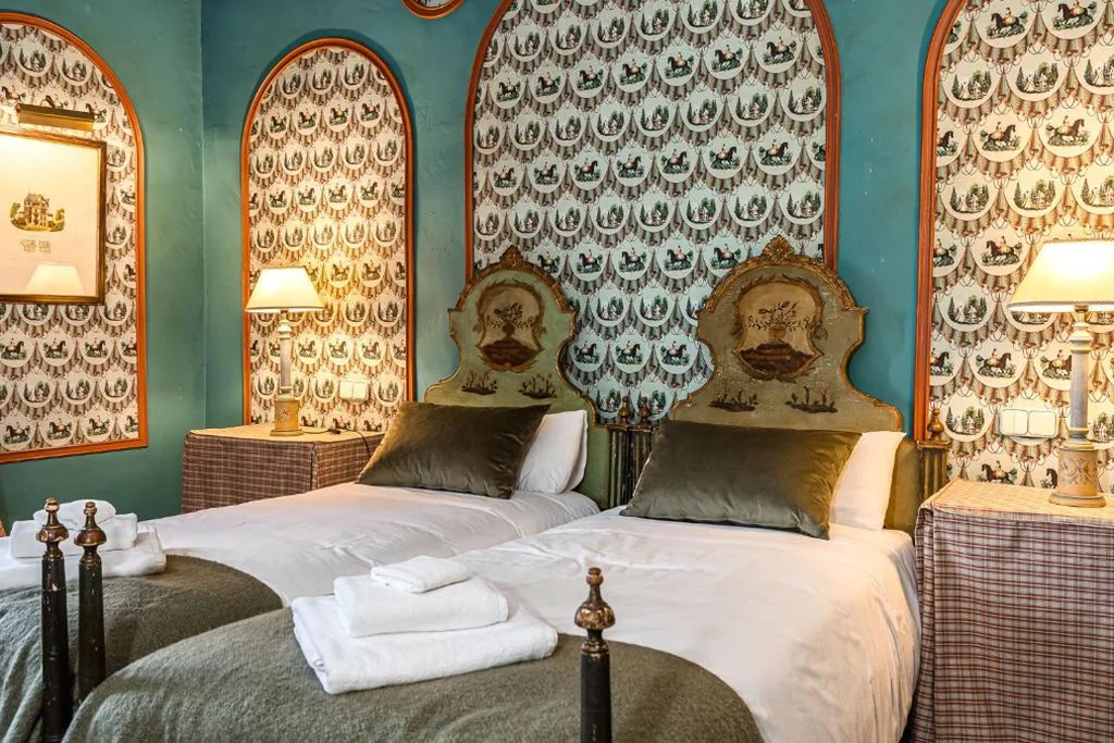 Habitación Doble con baño privado — Queens hotel Toledo