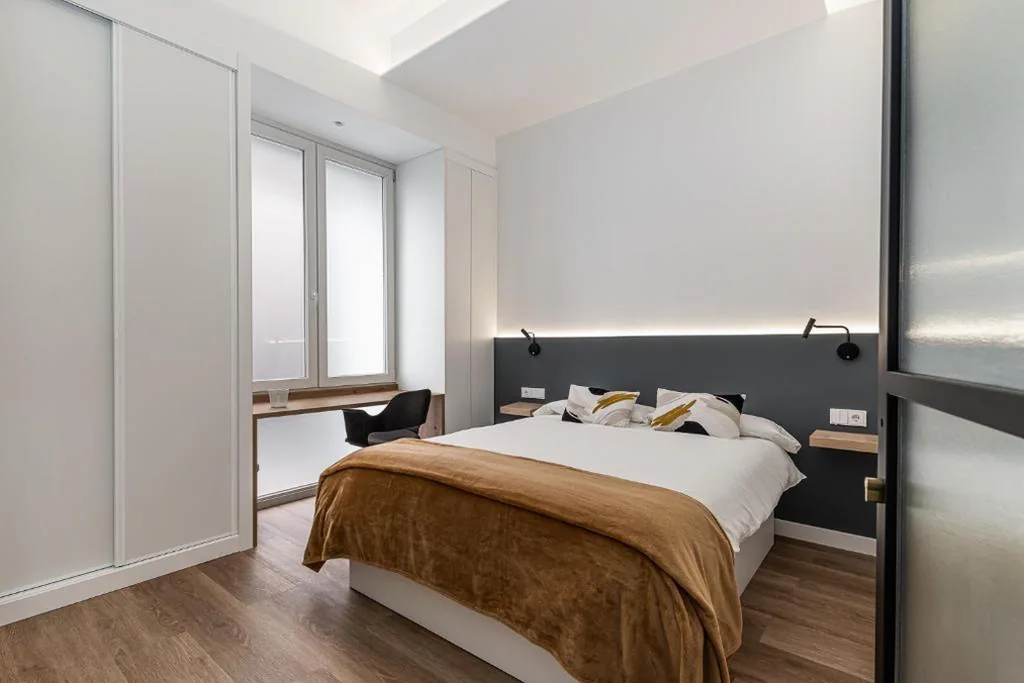 Doppelzimmer mit eigenem Bad — Queens Olavide I Alquiler Corta Estancia