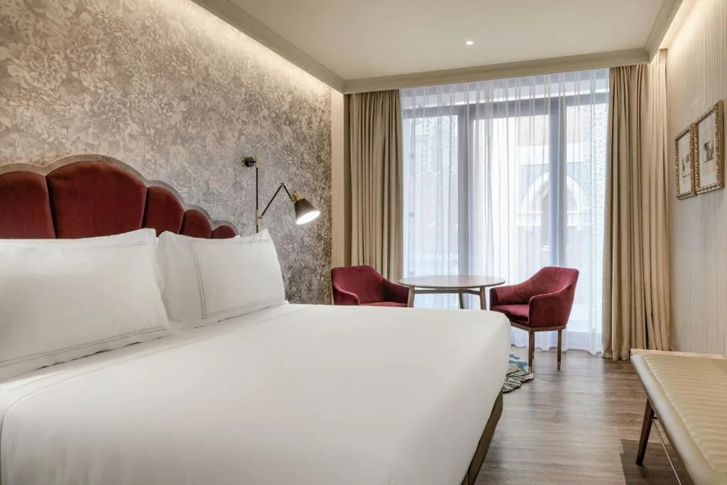 Quarto Deluxe com cama extragrande — Querencia de Sevilla, Autograph Collection