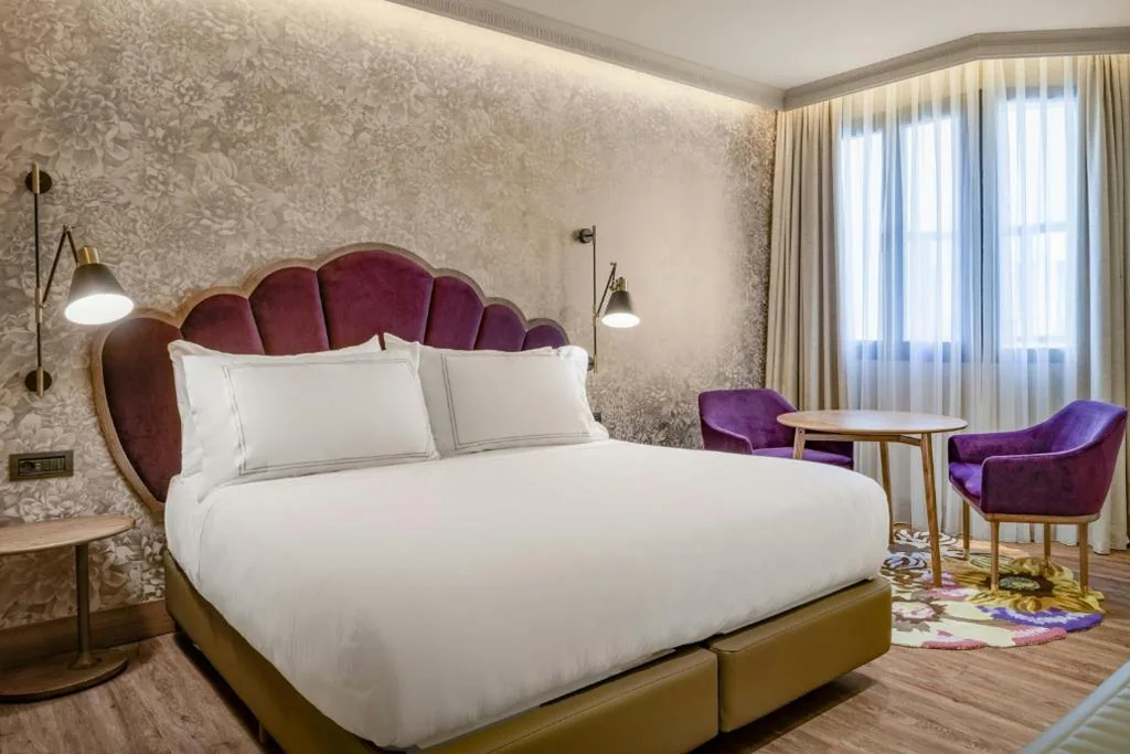 Quarto Deluxe interior - 1 cama de casal grande — Querencia de Sevilla, Autograph Collection
