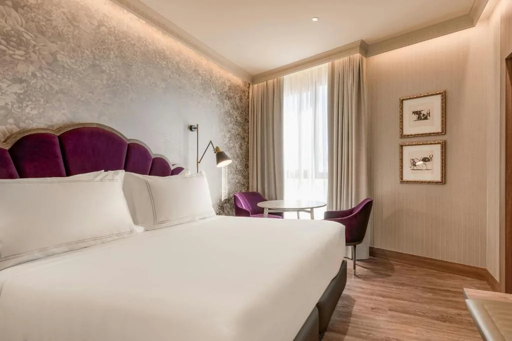 Quarto Duplo Deluxe com cama extragrande e vista para a cidade — Querencia de Sevilla, Autograph Collection