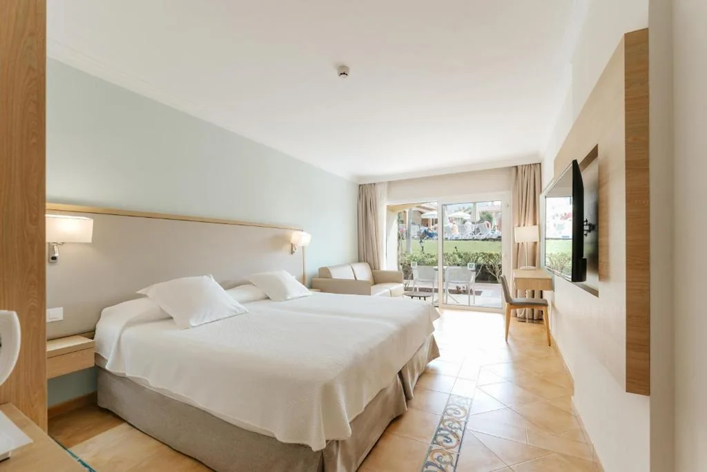 Habitación Triple Clásica — R2 Buganvilla Hotel & Spa