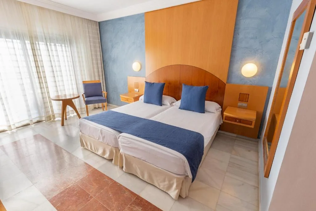 Suite Familiar Deluxe — R2 Hotel Pajara Beach