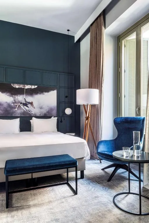 Suite Junior con balcón y vistas a la plaza — Radisson Blu Boutique Hotel, Madrid Prado