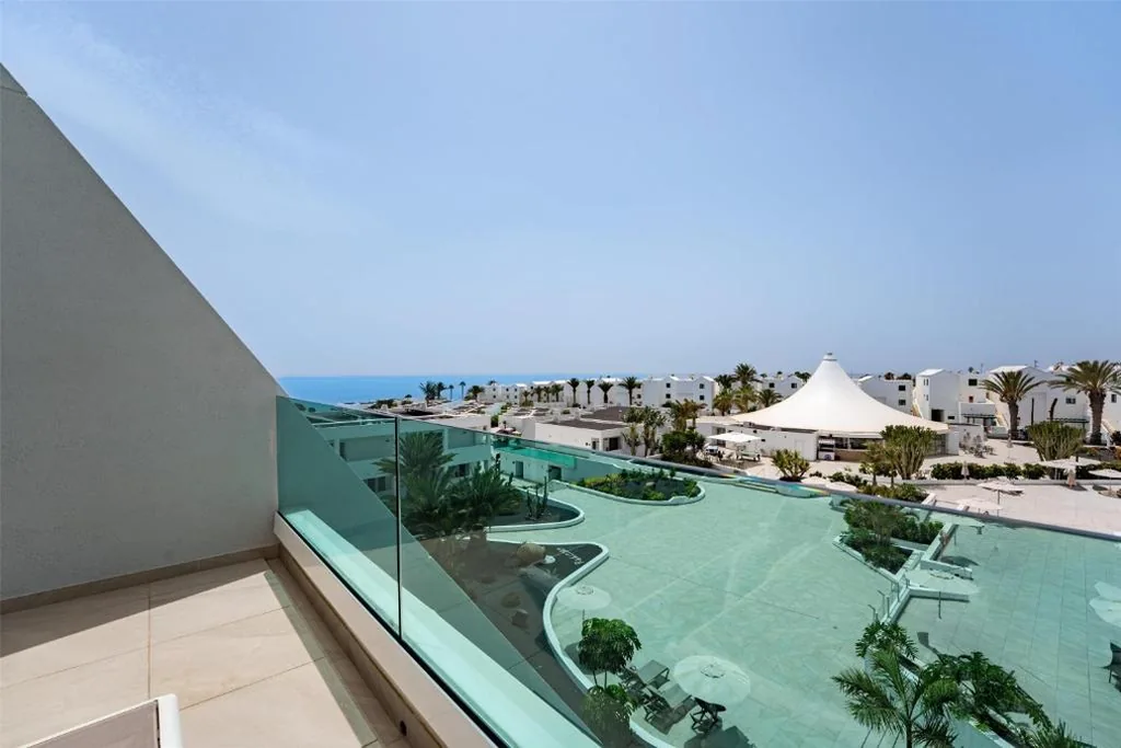 オーシャンビュー・ジュニアスイート — Radisson Blu Resort, Lanzarote Adults Only