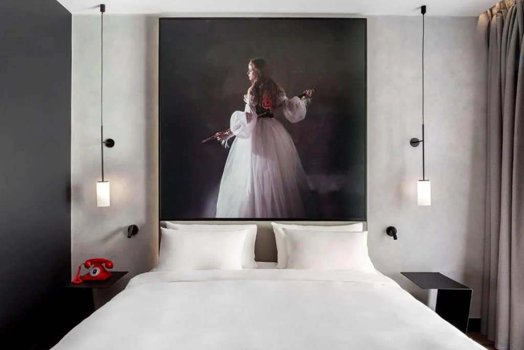 Habitación Estándar - Planta superior — Radisson RED Madrid